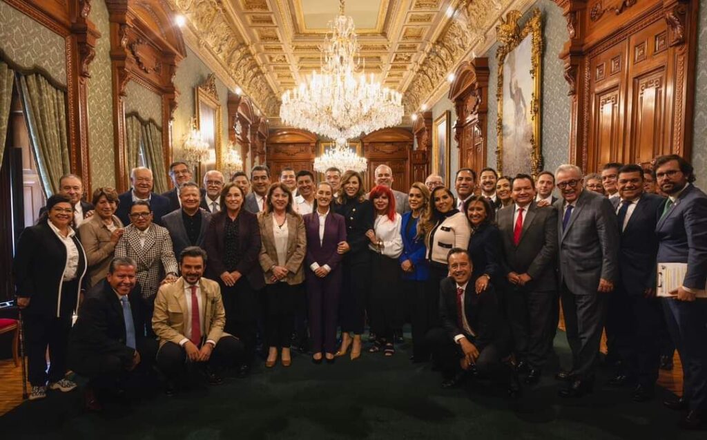 La presidenta Claudia Sheinbaum Pardo en reunión para fortalecer el IMSS bienestar.