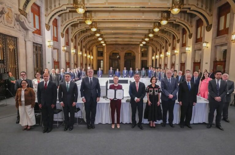 La presidenta Sheinbaum encabeza la firma de la renovación del Paquete contar la Inflación y  Carestía.